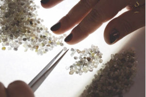 rough-diamond-grading-and-valuation-03
